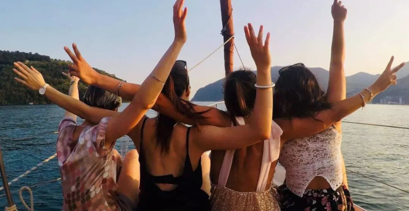 barca a vela sul lago d'iseo con aperitivo