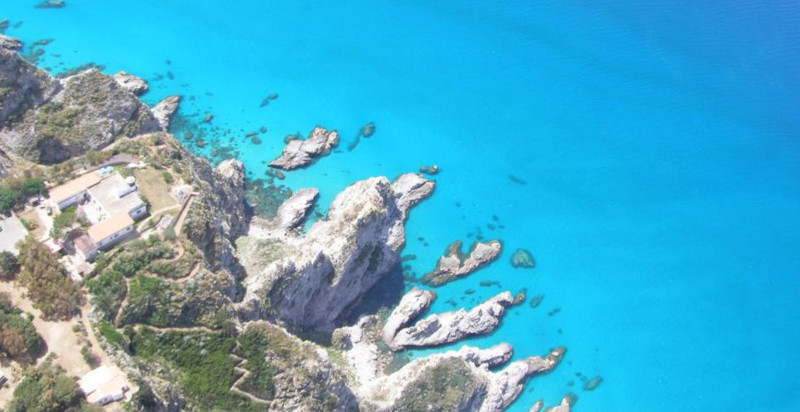 Vacanze a Tropea con noleggio gommone in libertà