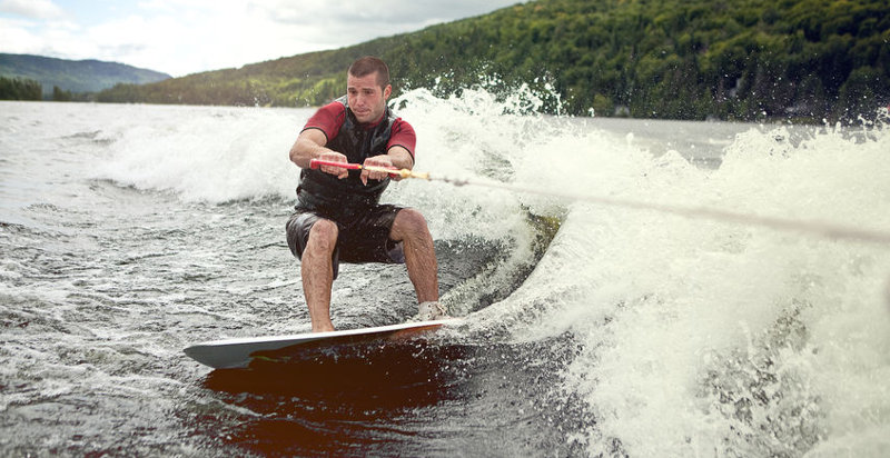 Sessione di wakeboard sulla splendida spiaggia di Badolato Marina, Calabria
