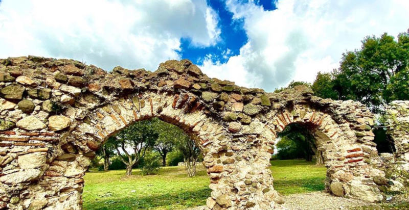 Visita ai monumenti storici di Olbia in Ape Calessino