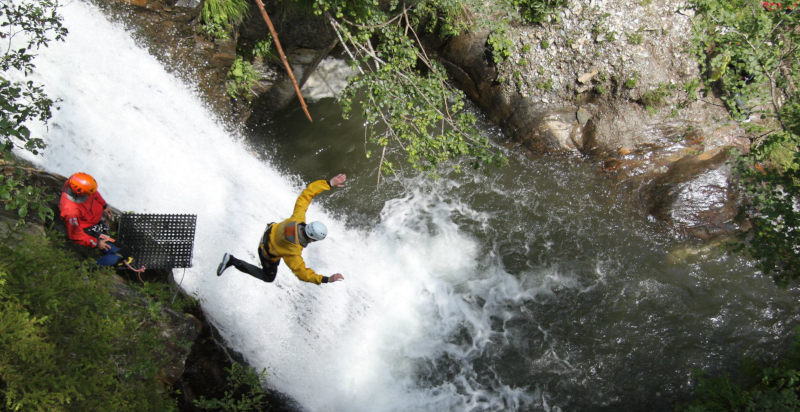 Esplora il fiume Aurino con un'esperienza di canyoning e rafting