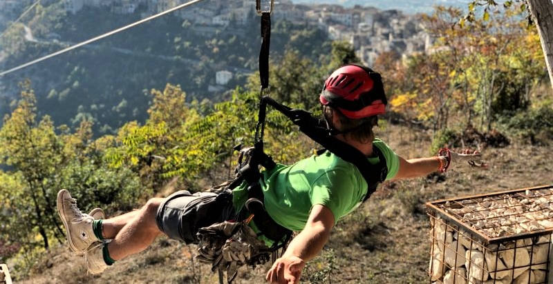 Volare sulla zipline a Pacentro, Abruzzo