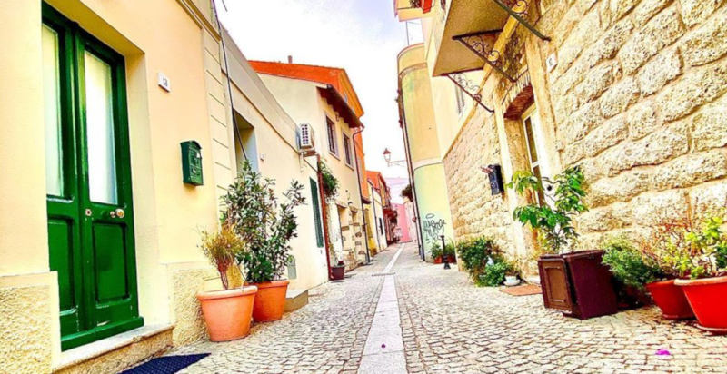 Ape Calessino in viaggio tra le vie di Olbia