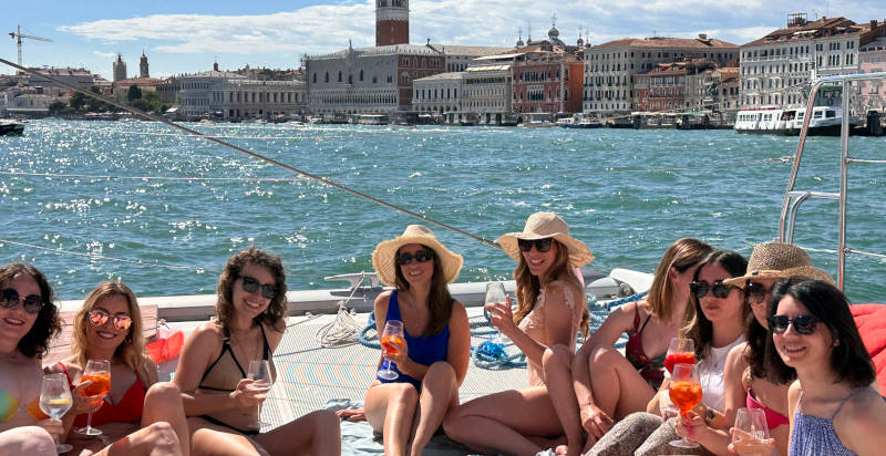 Aperitivo in barca con zona privè a Venezia