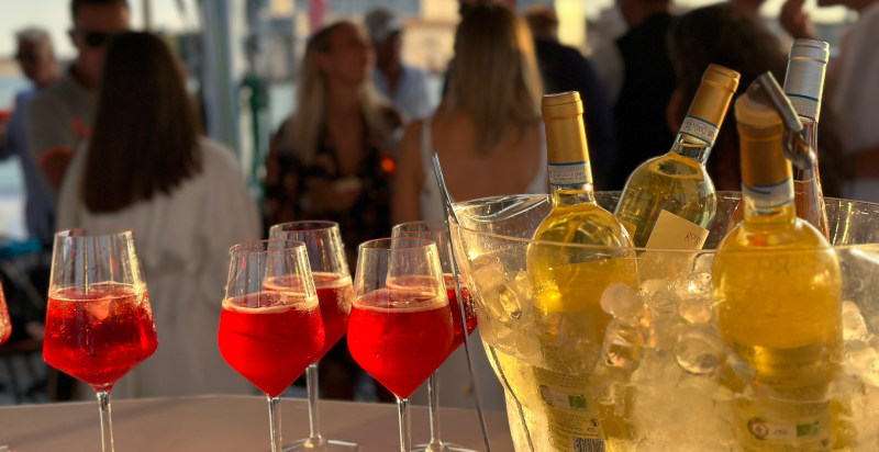 Aperitivo in catamarano nella laguna di Venezia