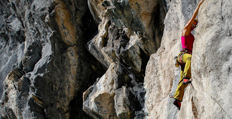 Arrampicata su roccia in Val Masino con guida esperta