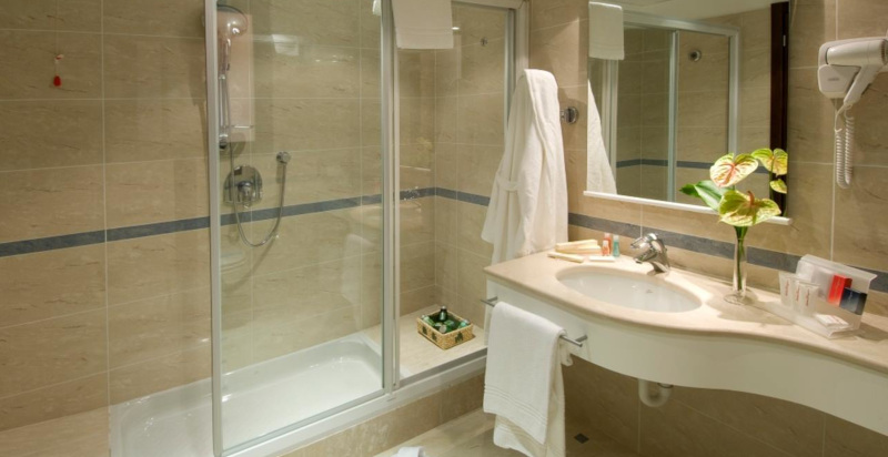 Camere eleganti con design moderno nell'AS Hotel Cambiago