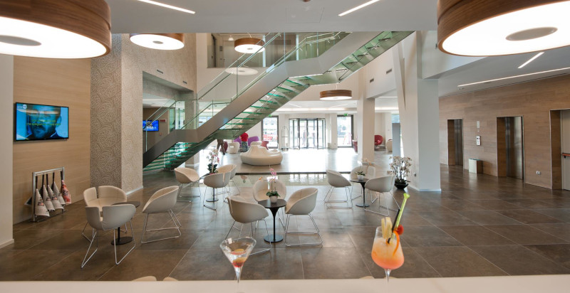 hotel moderno con parcheggio privato