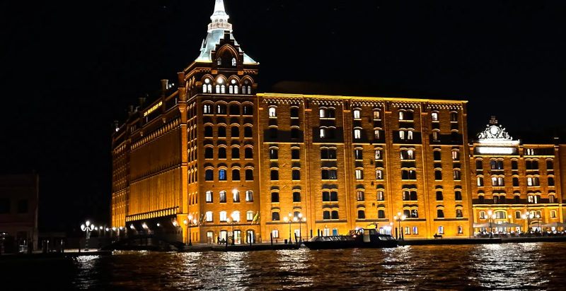 Atmosfera romantica durante il tour serale di Venezia