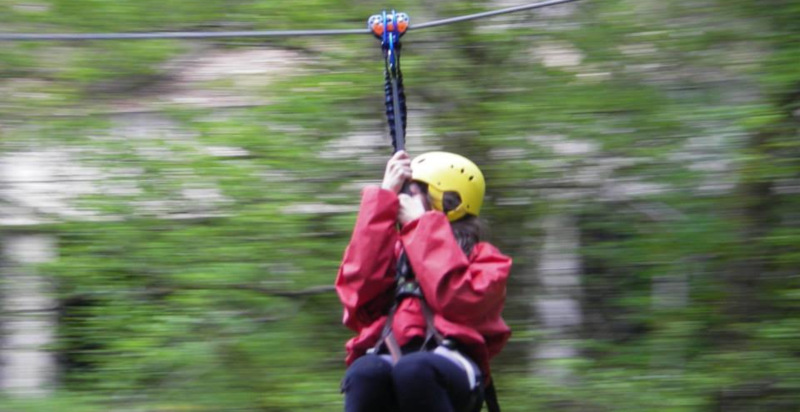 Discesa con su teleferica nel percorso avventura Umbria