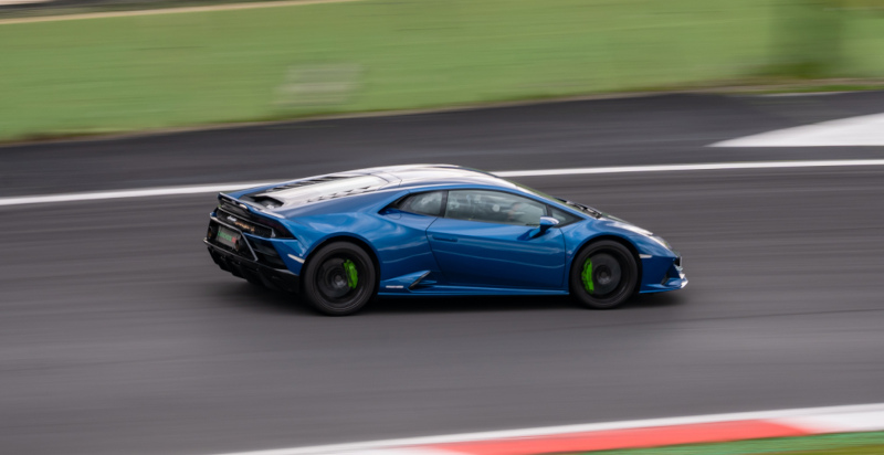 Lamborghini in pista a Modena, adrenalina e velocità