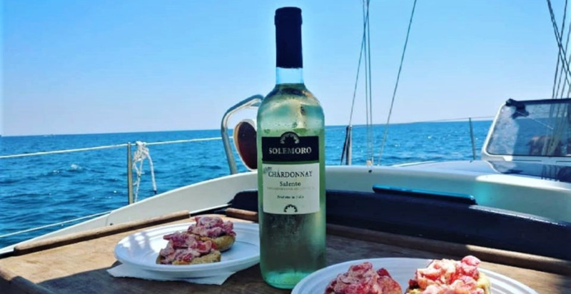 Barca a vela nel Salento con aperitivo esclusivo
