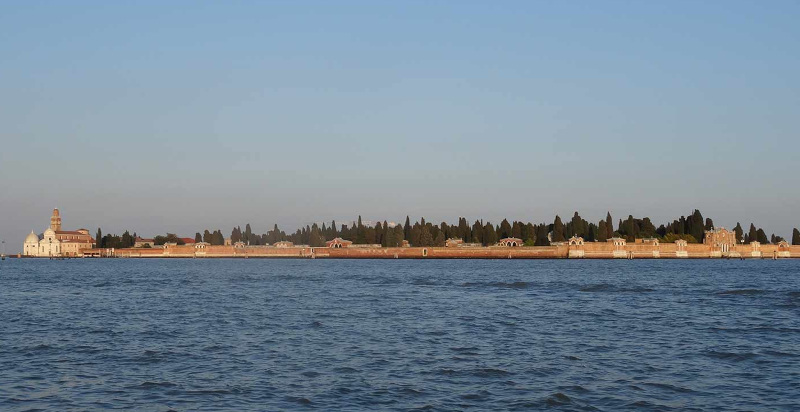 Vista panoramica di Venezia dal boat tour su barca storica