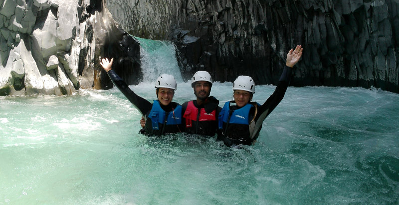 Body raft sul fiume Alcantara immersi nella natura siciliana