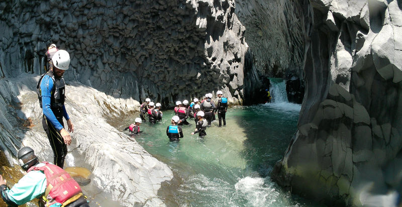 Avventura di body rafting nelle spettacolari Gole dell’Alcantara