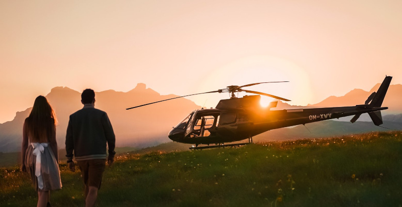 Decollo elicottero Lago Varna Bressanone: inizio tour privato Dolomiti