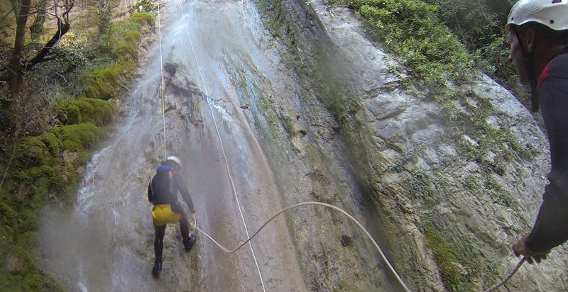 Canyoning Valnerina esperienza tra cascate e pozze