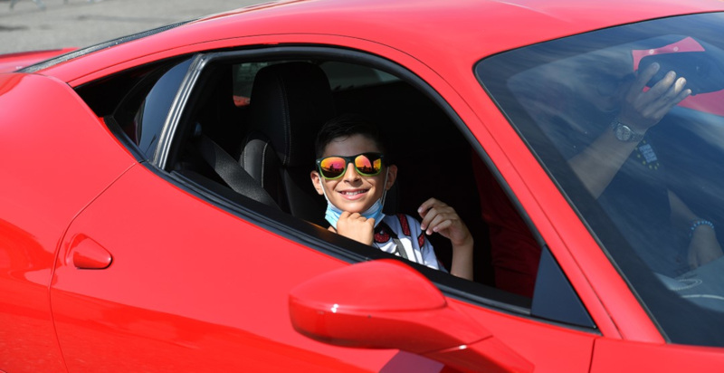 Ferrari rossa su circuito di Viterbo per bambini