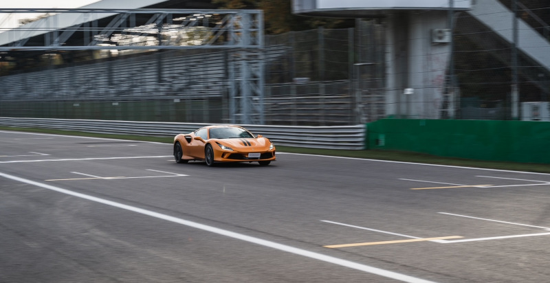 Buono regalo esperienza di guida Ferrari F8 Tributo a Vairano