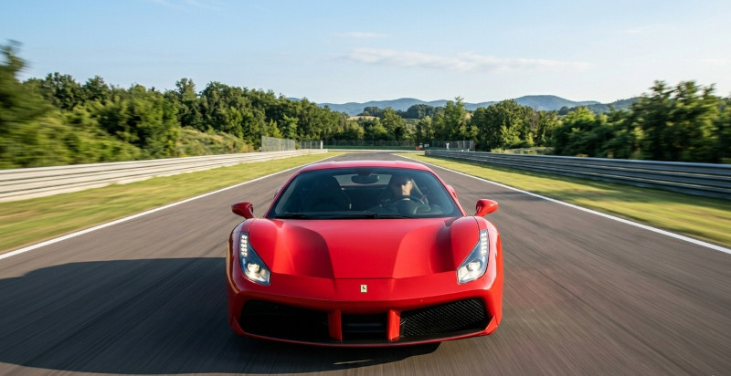 Buono Regalo di regali24 pronto per essere attivato per guidare la Ferrari 488 GTB sulla pista di Parma