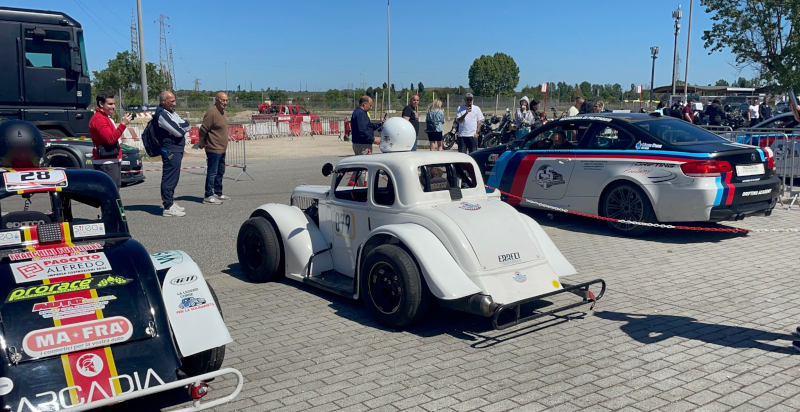 Buono regalo esperienza guida in pista su Legend Car ad Aprilia