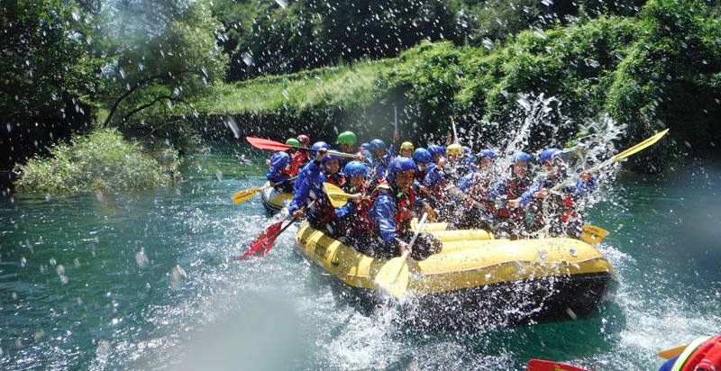 Esperienza di rafting emozionante a Rieti tra le rapide