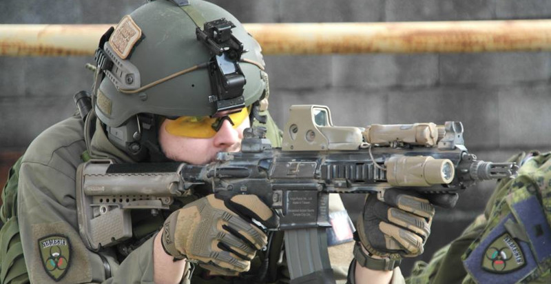 Simulazione di operazioni militari nel softair a Verona