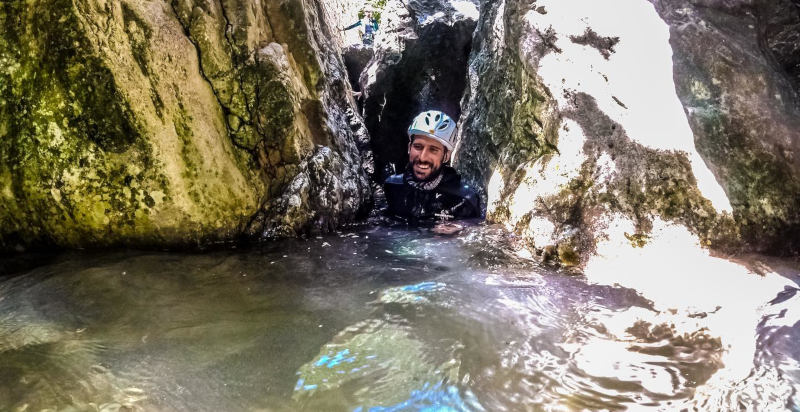 Salto in pozza naturale nel canyon Vajo dell’Orsa