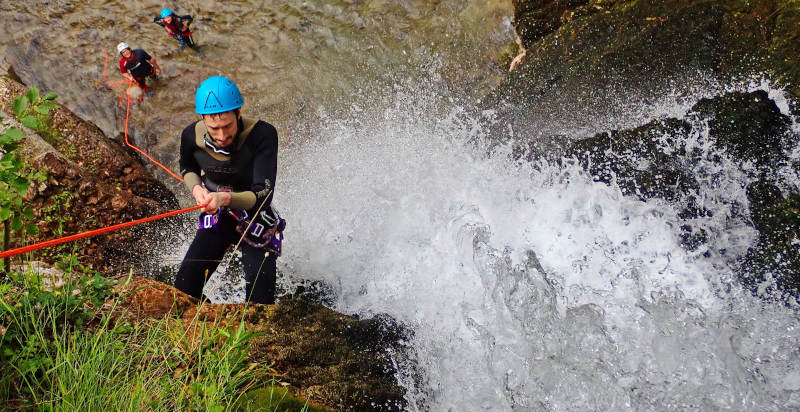 Avventura di canyoning natura selvaggia Abruzzo
