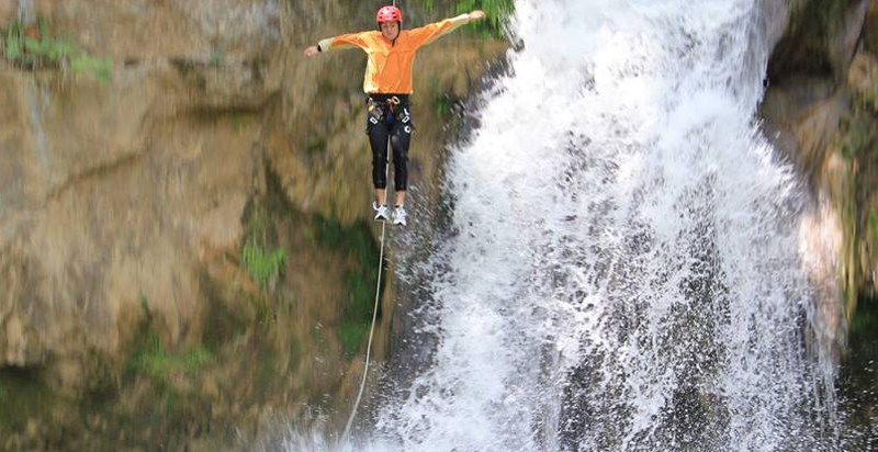 Esperienza di canyoning sil fiume Lao in Calabria