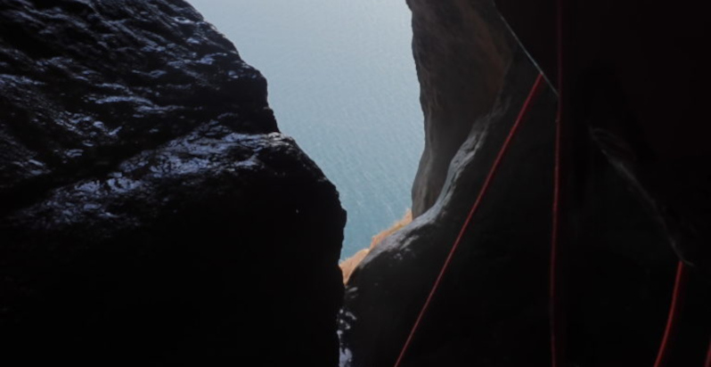 Vista sul Lago di Garda durante il canyoning a Tremosine
