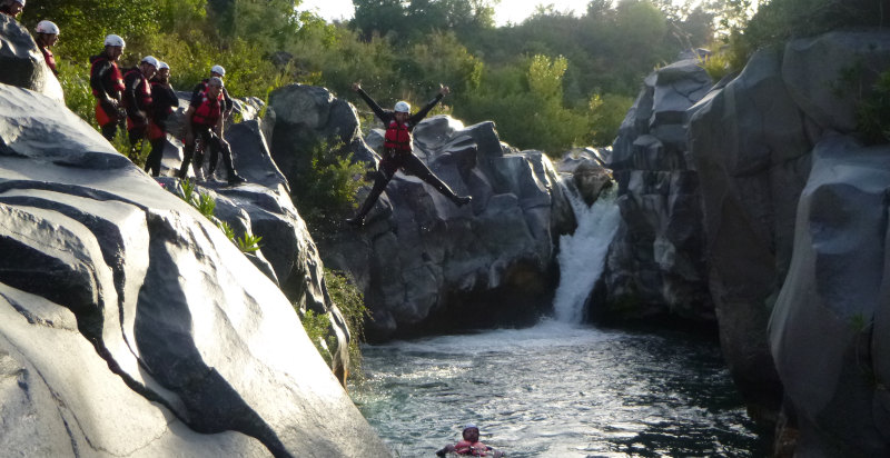 Attività di canyoning nelle Gole dell'Alcantara 