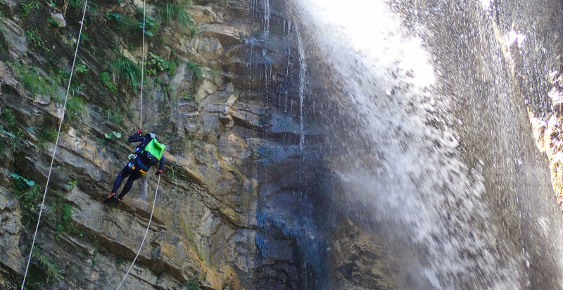 Avventura canyoning adatta a esperti Gola Fossaceca
