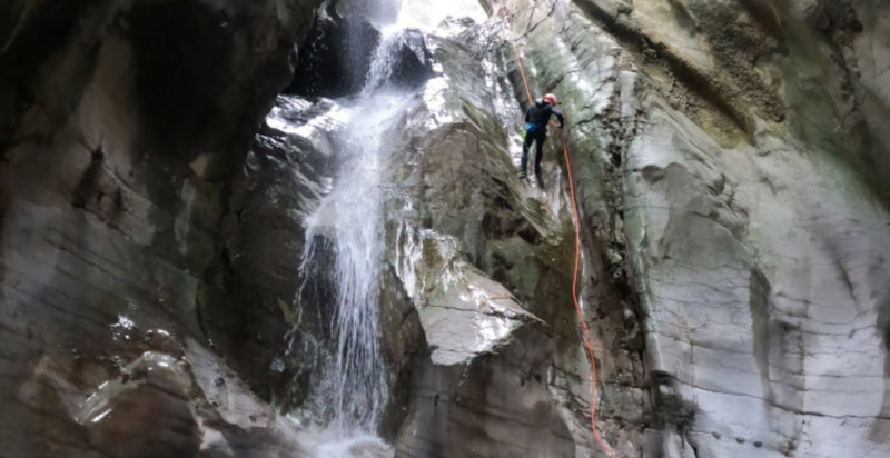 Emozionante esperienza di canyoning lungo il torrente Campione 