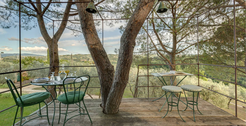 Terrazza panoramica con vista sulle colline toscane