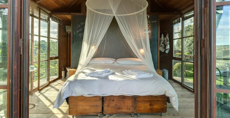 Camera da letto matrimoniale nella casa sull’albero a Firenze