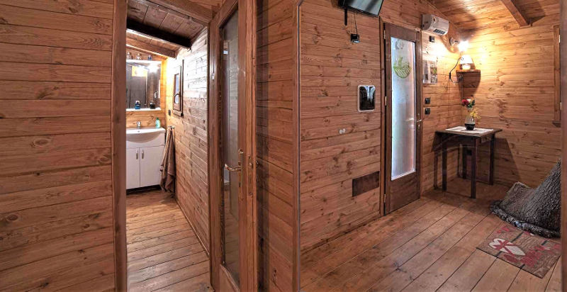 Notte indimenticabile tra le fronde in una casa sull’albero esclusiva