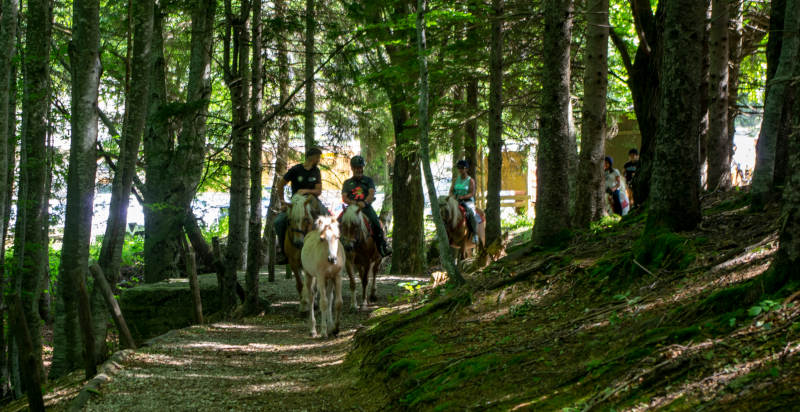 Passeggiata a cavallo sui sentieri di Rocca Santa Maria, Abruzzo