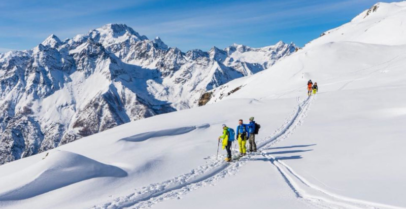 Escursione con le ciaspole in Valmalenco nella neve fresca