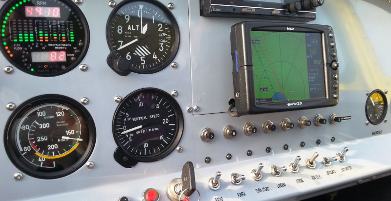 Comandi di un aereo ultraleggero Coavio