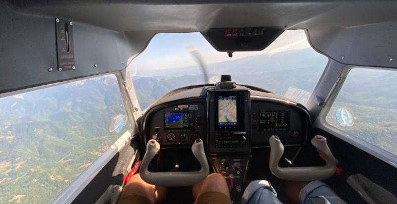 Corso di pilotaggio con aeroplano in volo e istruttore qualificato