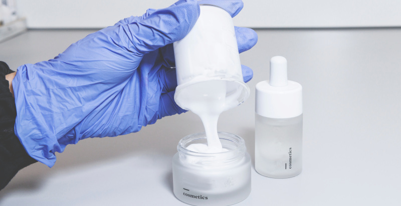 Creazione del siero viso personalizzato a Milano