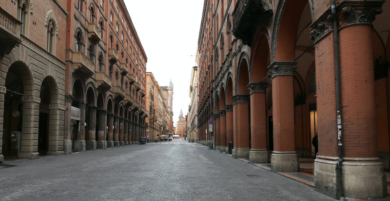 Aperitivo con salumi emiliani e pane caldo - Tour enogastronomico a Bologna