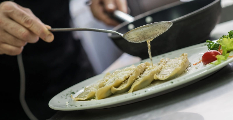 Cena tipica presso il ristorante Hotel Malita