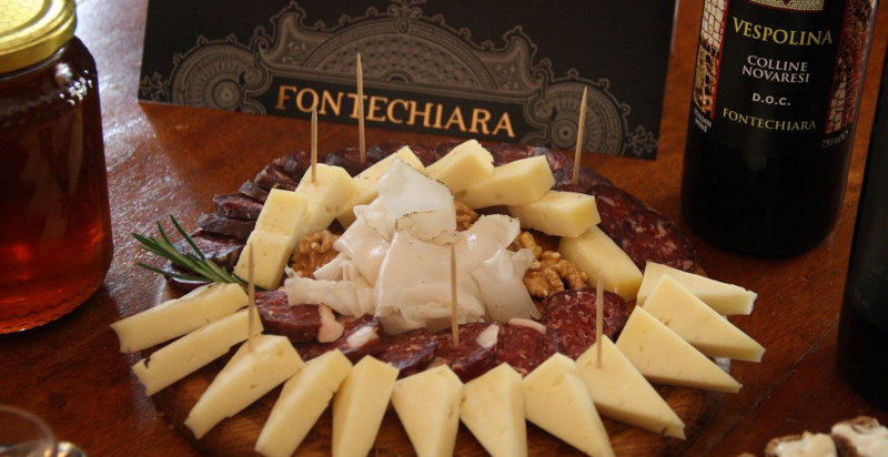 Visita guidata in cantina piemontese con spiegazione processo produzione vino