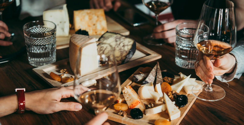 Degustazione di formaggi piemontesi abbinati al vino