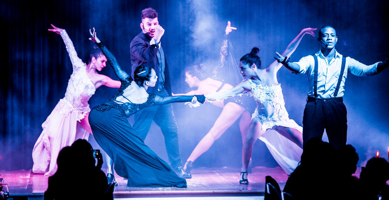 Grand Show Magic con cantanti e ballerini