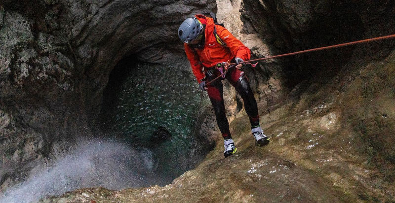 Emozionante esperienza di canyoning nelle Dolomiti a Val Maor