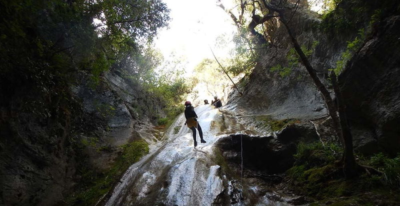 Tuffi e scivoli canyoning Forra di Rocca Gelli