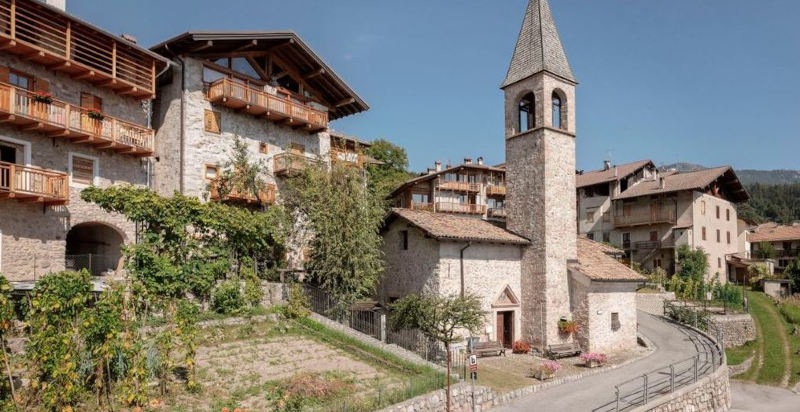 Esperienza di pernottamento autentico nel borgo di San Lorenzo Dorsino, tra i più belli d’Italia